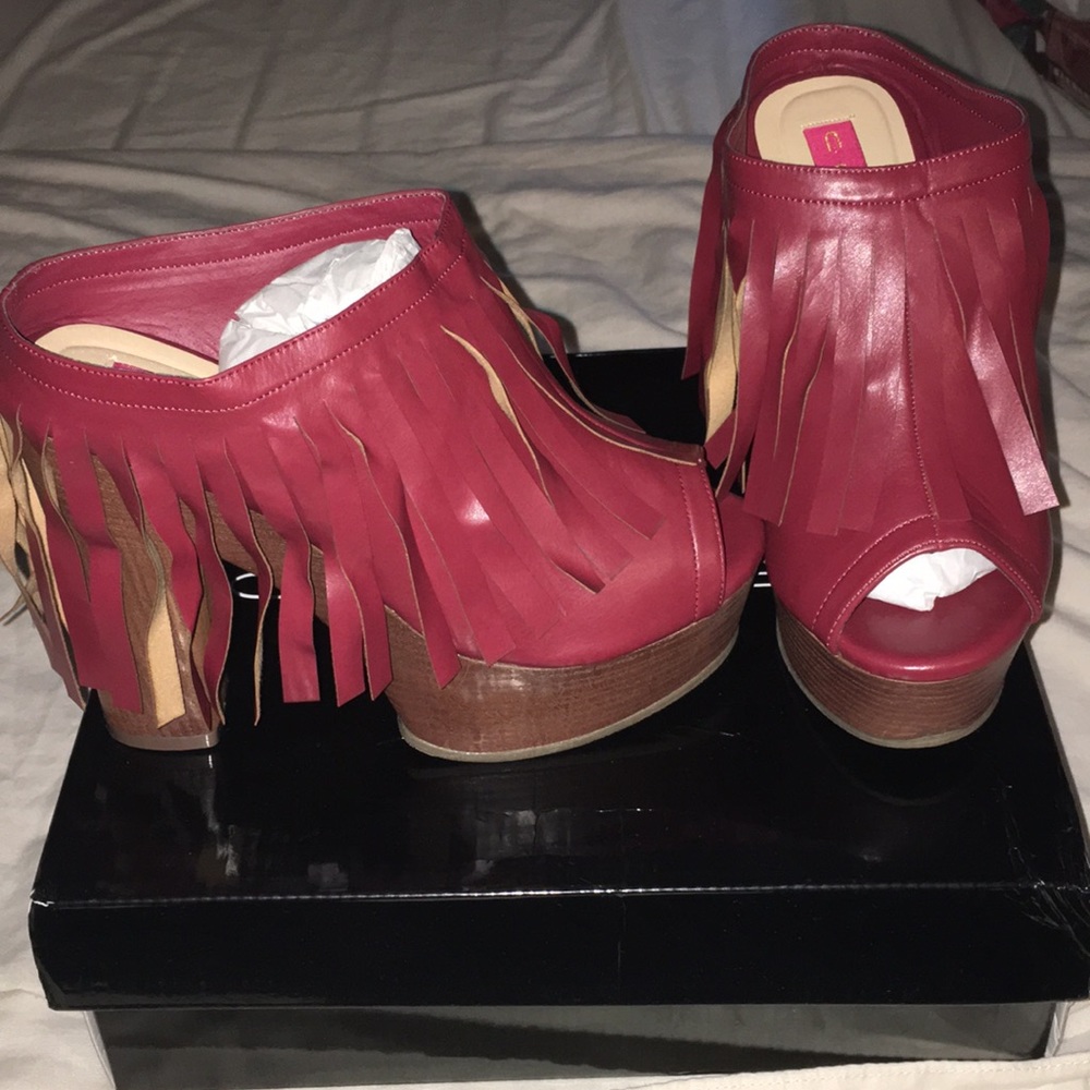 Wine Fringed Platform Clogs - Picture 4 of 6